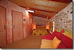 
La Bastide: Kche und Wohnraum 
 -- Schne Ferienunterkunft in historischer Bastide (18. Jh.) im Departement Var, Cte dAzur