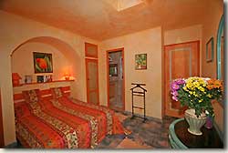 
 Le Cottage: Schlafzimmer 
 -- Vermietung von Villa / Landhaus zum Verlieben, Centre-Var, 83